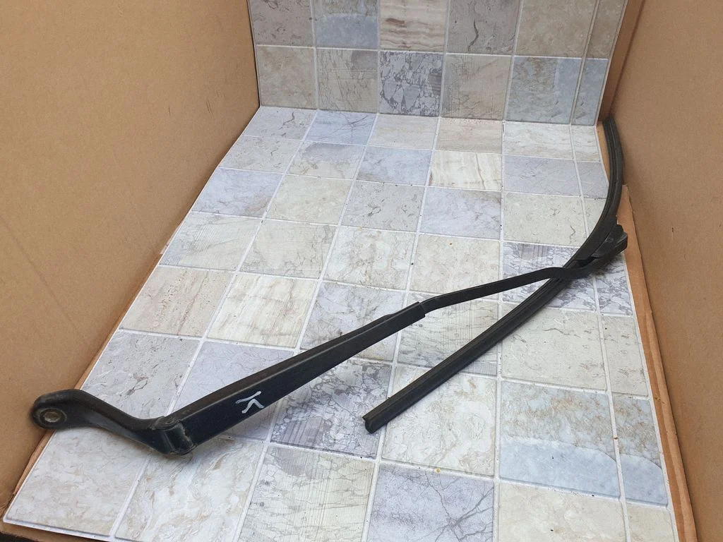 Front wiper blade arm – Ford Galaxy (2000-2006)