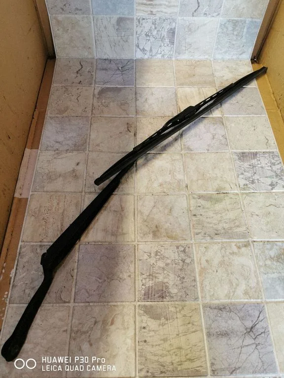 Front wiper blade arm 1M1955409B