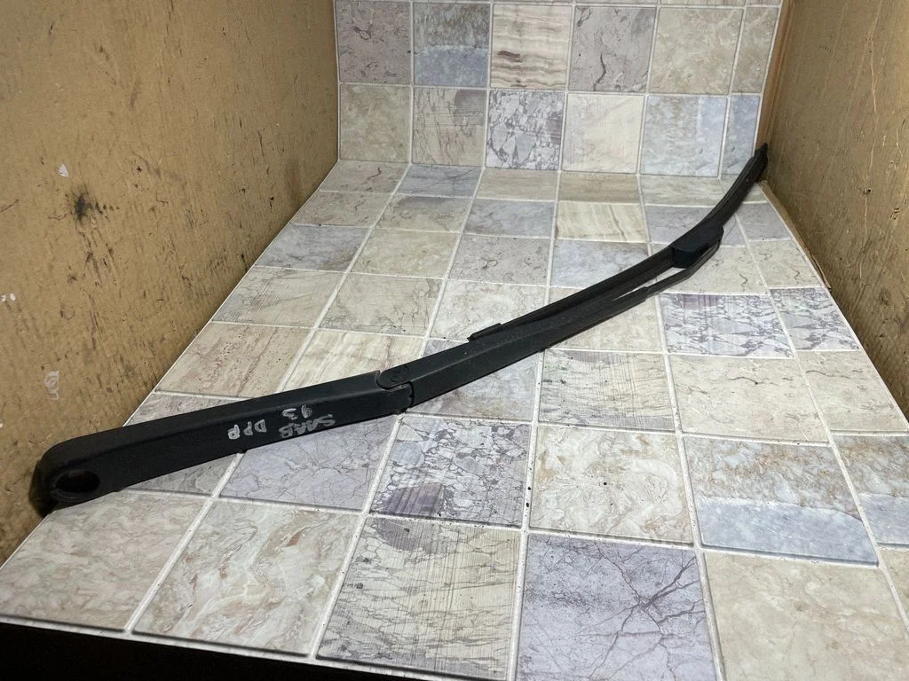 Front wiper blade arm – front right
