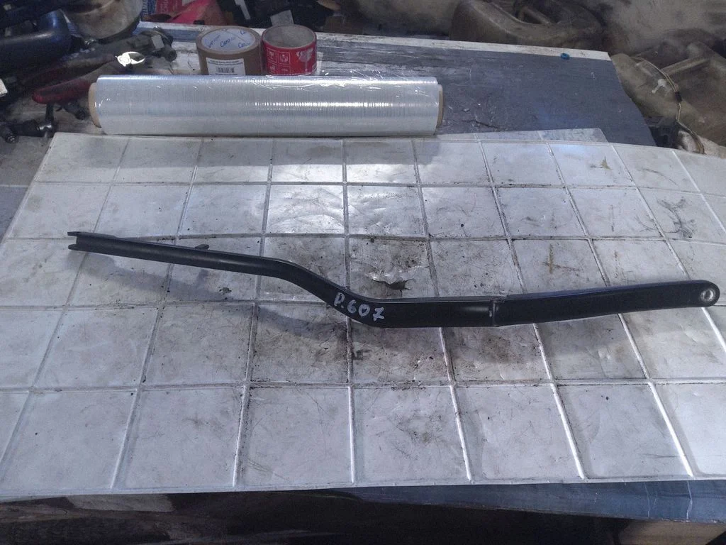 Front wiper blade arm 102393