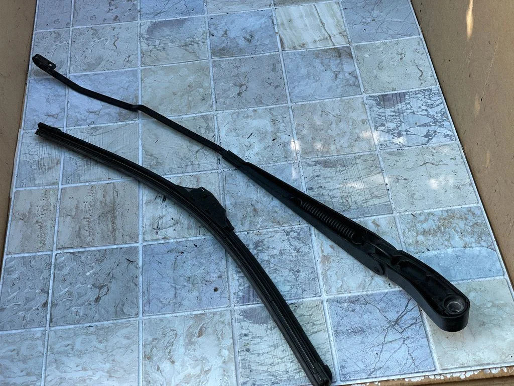 Front wiper blade arm 182350