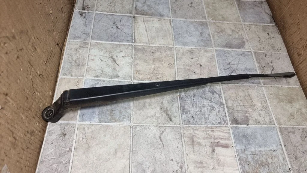 Front wiper blade arm – Toyota Yaris Verso (1999-2005)