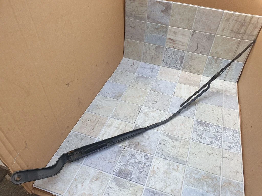 Front wiper blade arm 2S6117526BB