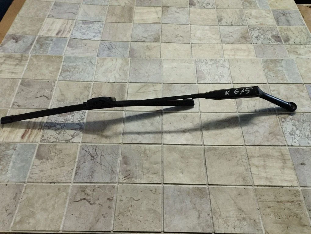 Front wiper blade arm – Opel Vectra B (1996-2002)
