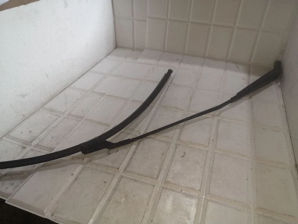 Front wiper blade arm 9672059480