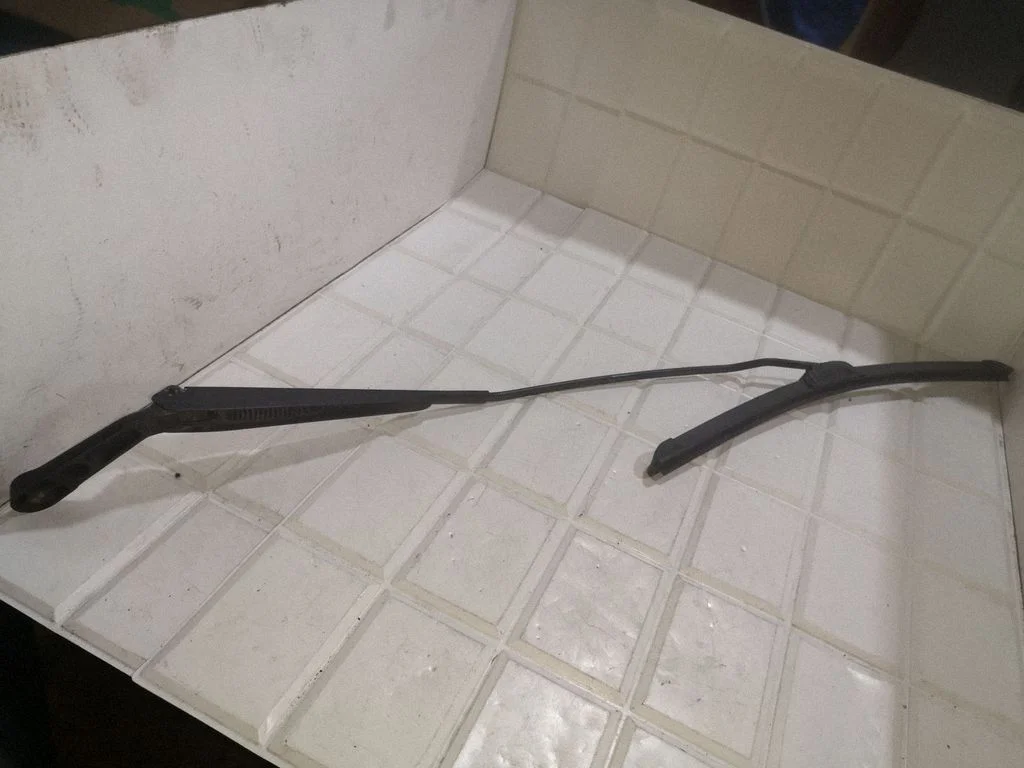 Front wiper blade arm – Volkswagen Bora (1998-2005)