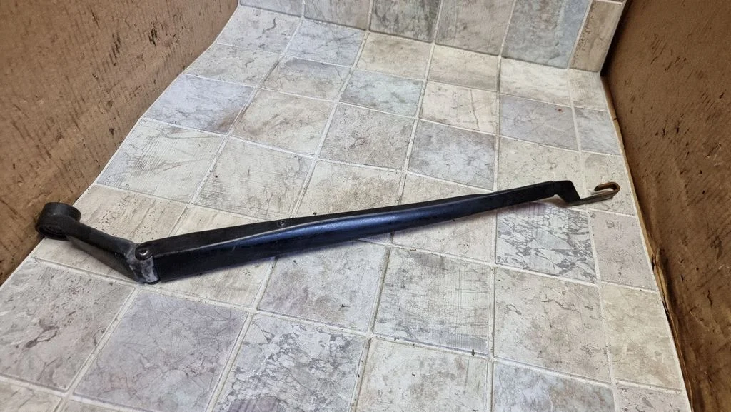 Front wiper blade arm – Toyota Auris 150 (2006-2012)