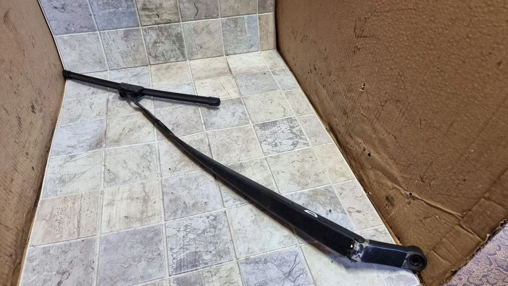 Front wiper blade arm – Toyota Auris 150 (2006-2012)