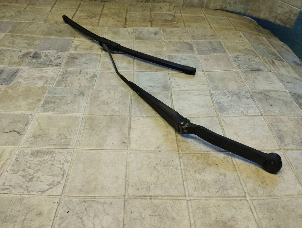 Windshield/front glass wiper blade C6859