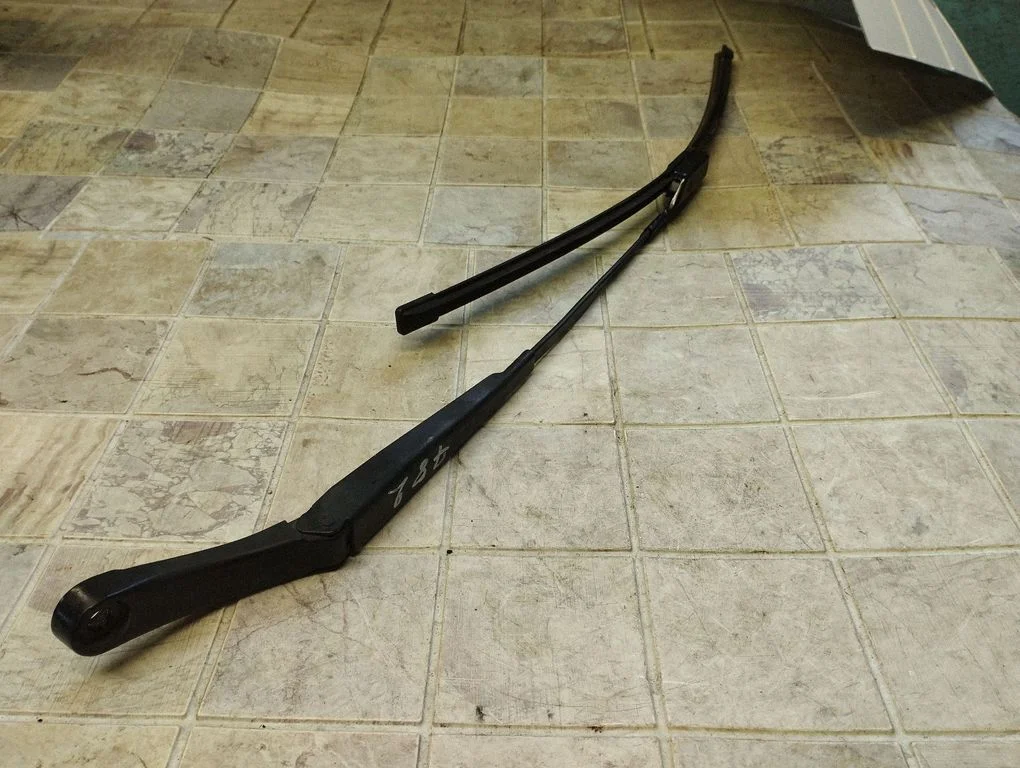 Windshield/front glass wiper blade GM13466309