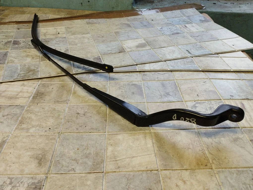 Windshield/front glass wiper blade 6M2117526CF
