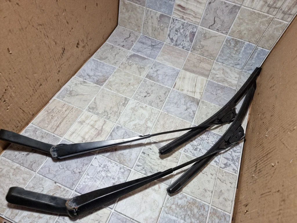 Front wiper blade arm 1S7117526AB