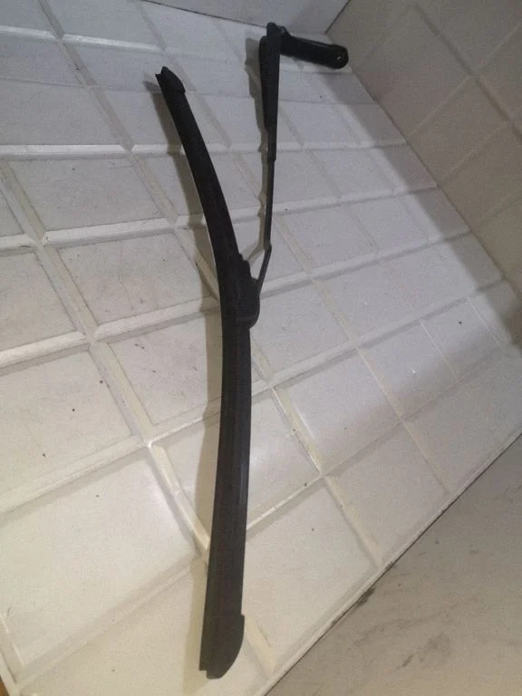 Front wiper blade arm – Volkswagen Bora (1998-2005)