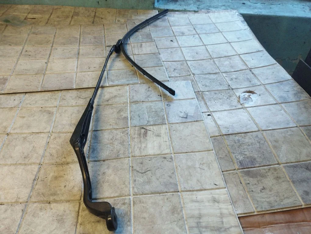 Priekšējā stikla tīrītājs 6M2117526LA