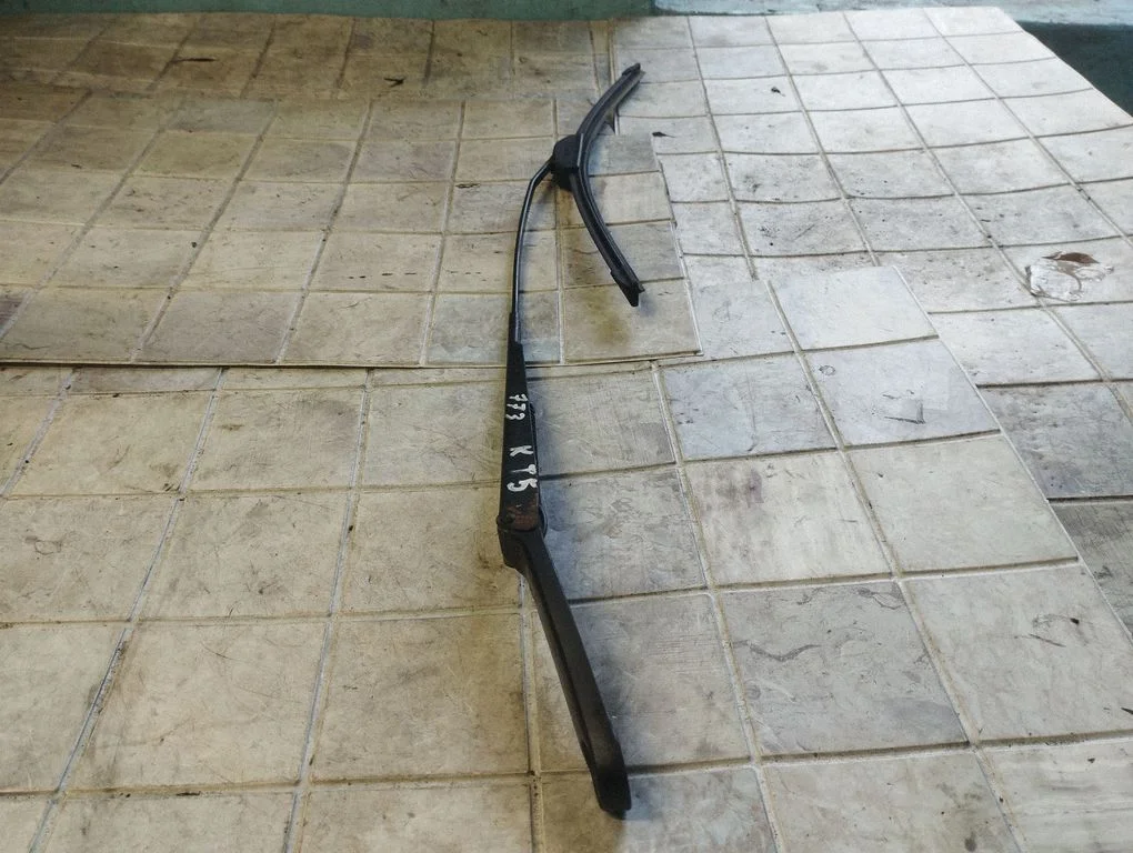 Windshield/front glass wiper blade – Volkswagen Transporter - Caravelle T5 (2003-2015)