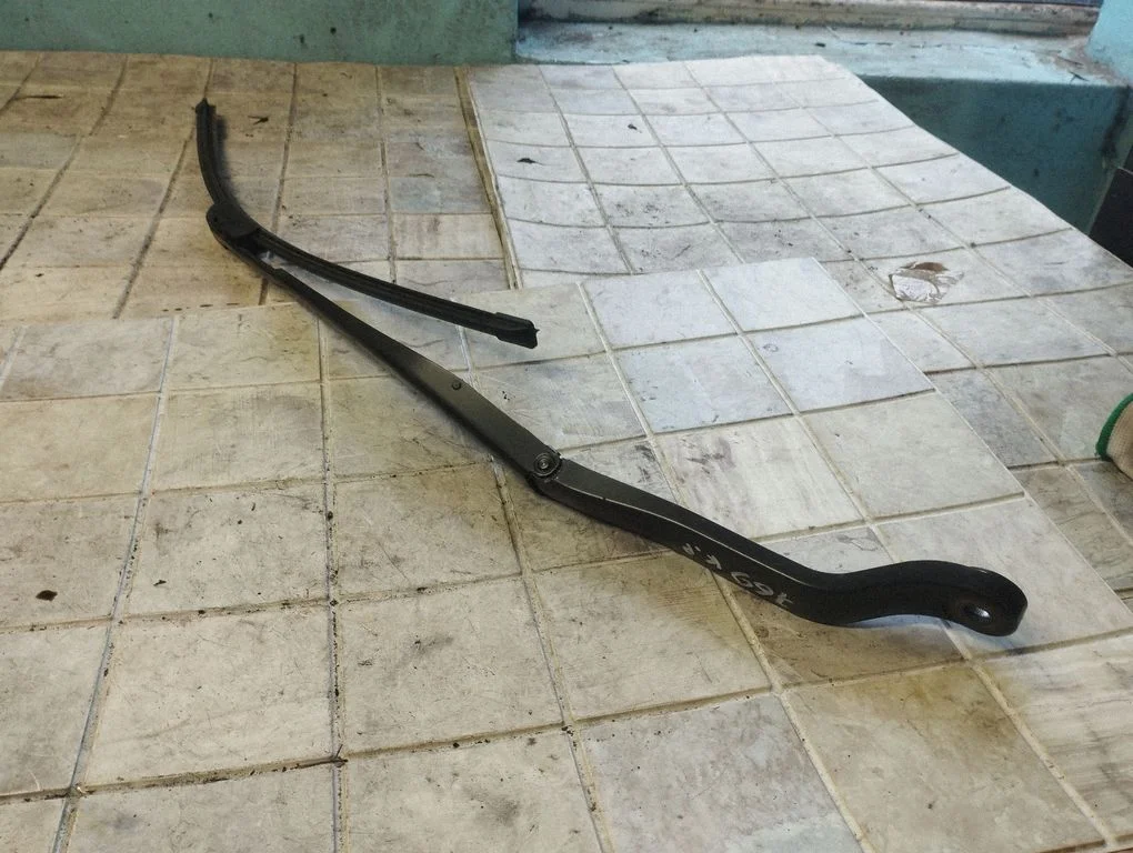 Windshield/front glass wiper blade – Honda CR-V (2007-2012)