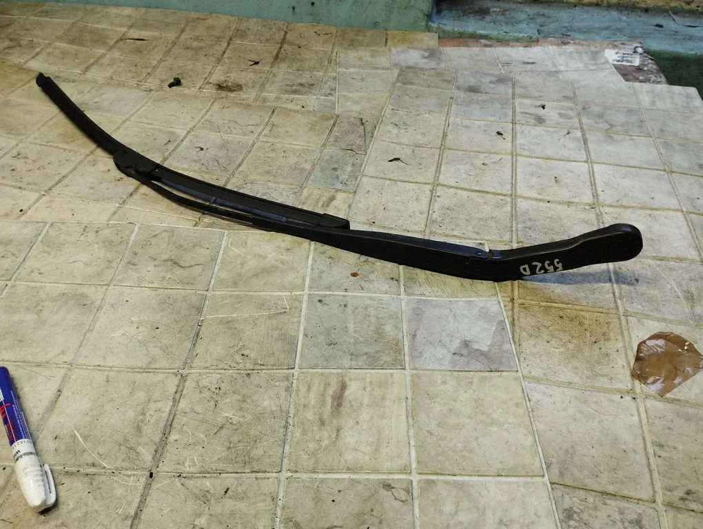 Windshield/front glass wiper blade 13140019RH