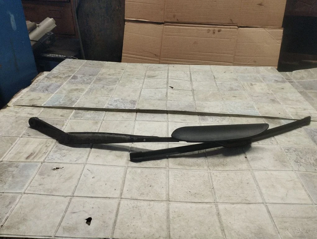 Windshield/front glass wiper blade D226ZEJ