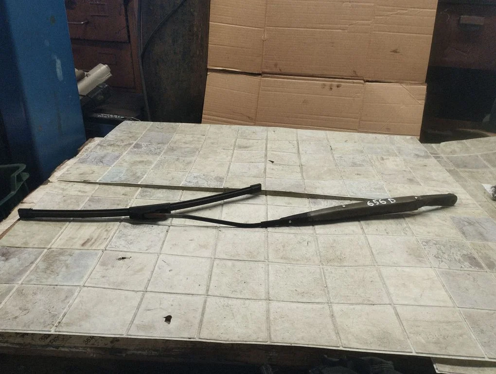 Windshield/front glass wiper blade D226ZEJ