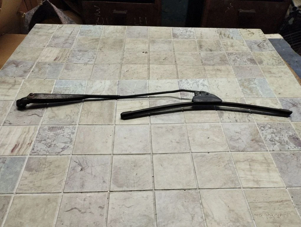 Windshield/front glass wiper blade 6X1955410