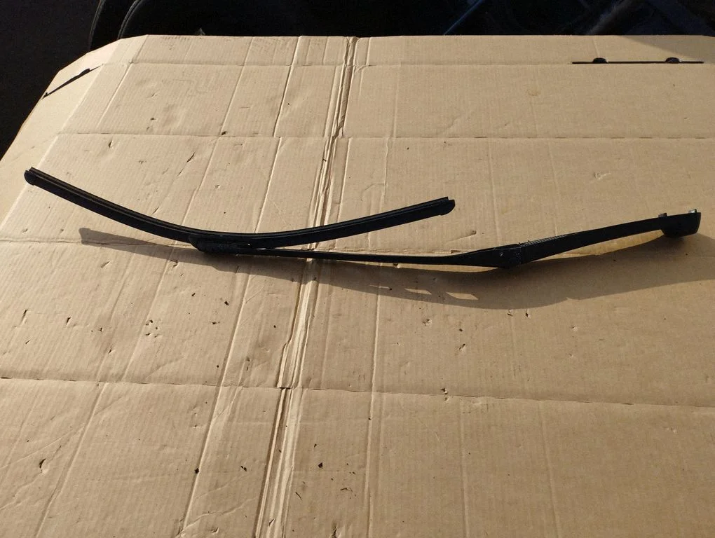 Windshield/front glass wiper blade – BMW 5 Series E60 E61 (2004-2010)