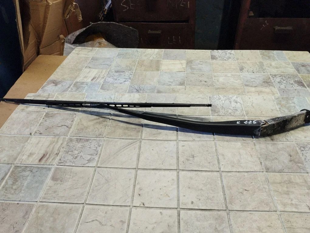 Windshield/front glass wiper blade – Honda FR-V (2004-2009)