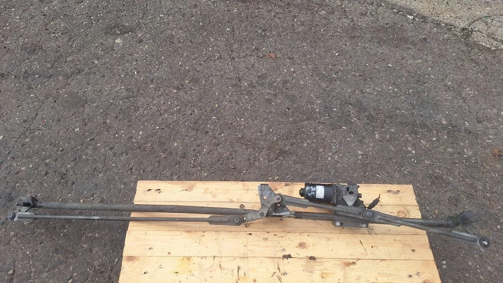 Front wiper linkage and motor – Peugeot 307 (2005-2008)