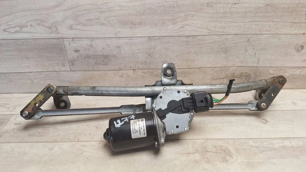 Front wiper linkage and motor – Volkswagen Jetta IV (1999-2005)