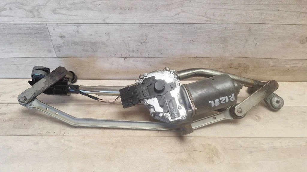 Front wiper linkage and motor 54527211