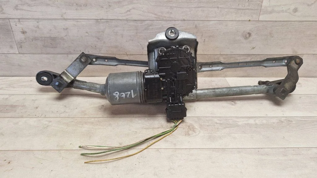 Front wiper linkage and motor 0390241700