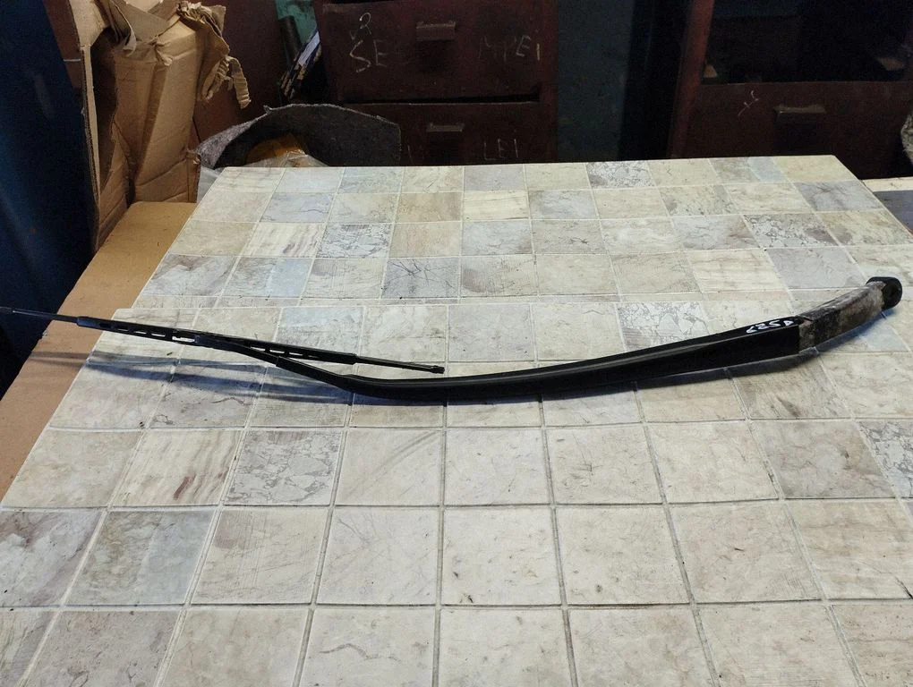 Windshield/front glass wiper blade – Honda FR-V (2004-2009)