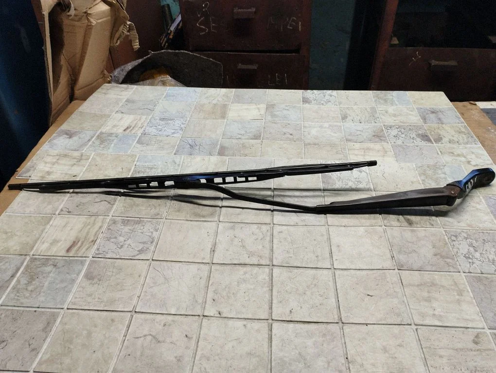 Windshield/front glass wiper blade – Ford Galaxy (2000-2006)