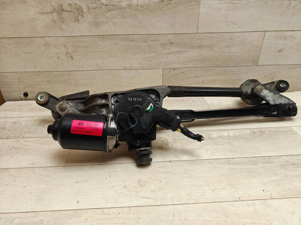 Front wiper linkage and motor 035418980