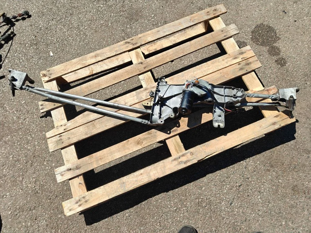 Front wiper linkage and motor 404721