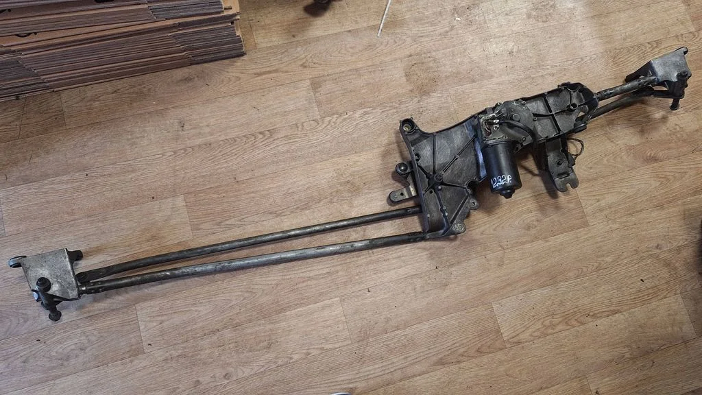 Front wiper linkage and motor 3343A