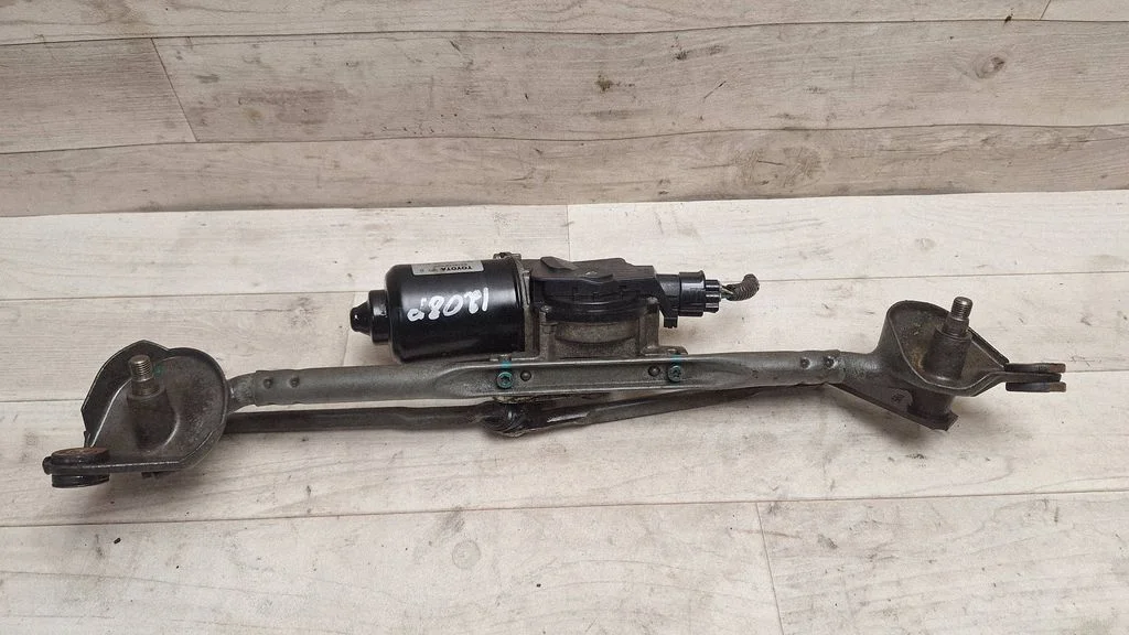 Front wiper linkage and motor 851100F020