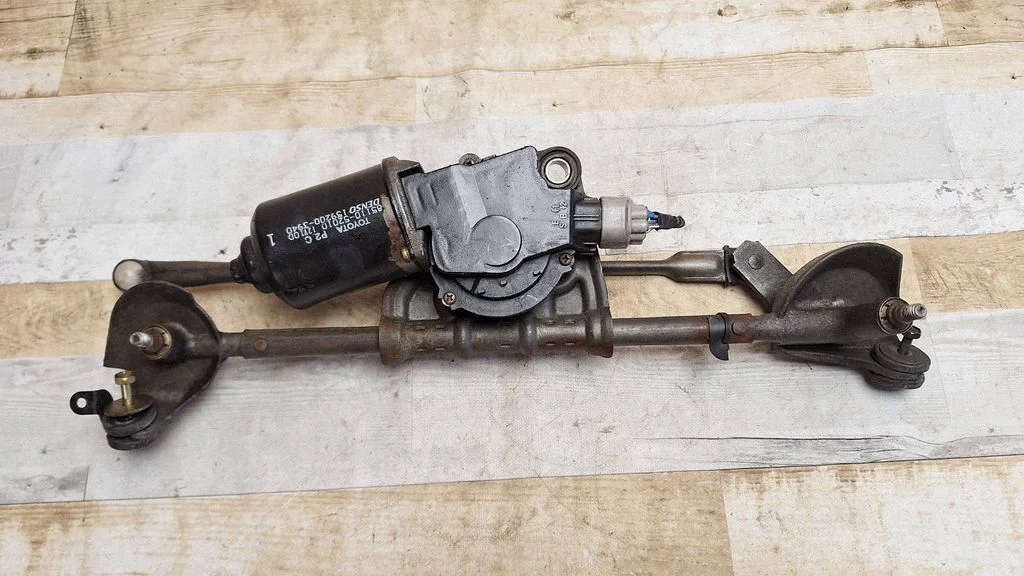 Front wiper linkage and motor 8511052010
