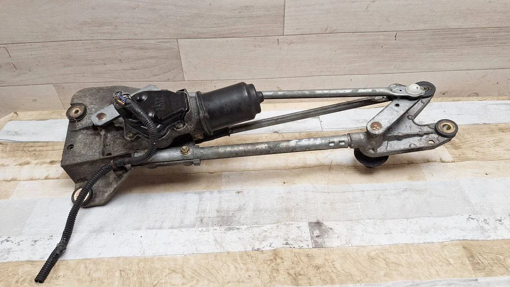 Front wiper linkage and motor