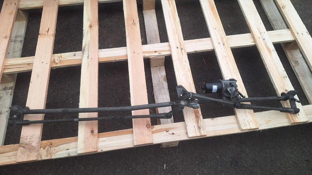 Front wiper linkage and motor 404638