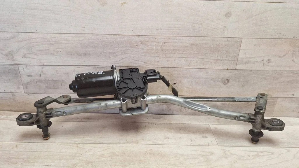 Front wiper linkage and motor