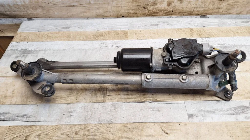 Front wiper linkage and motor WM07B