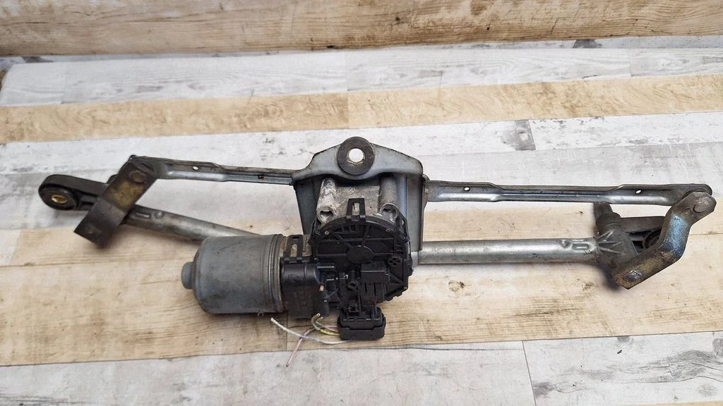 Front wiper linkage and motor 0390241700