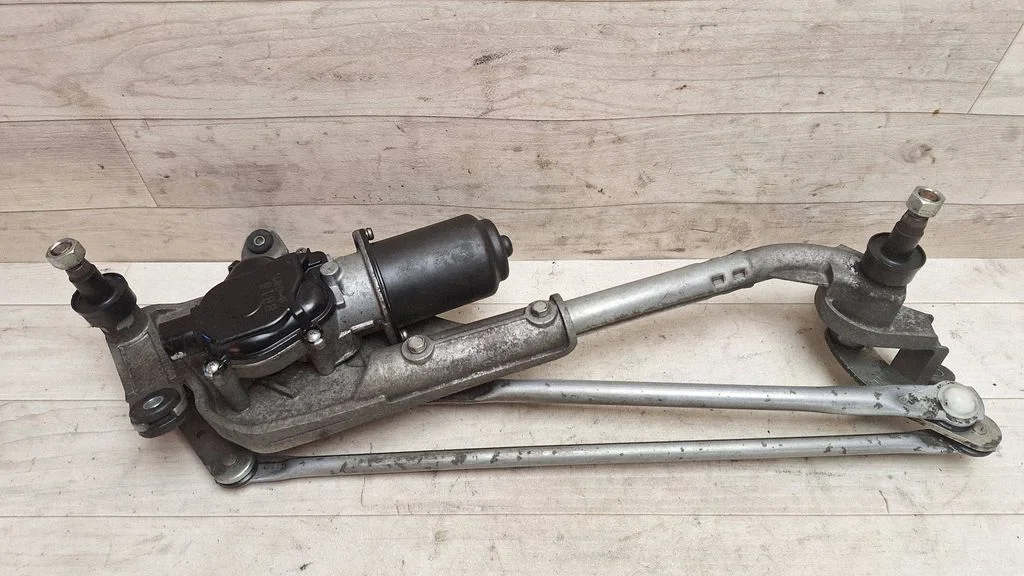 Front wiper linkage and motor – Honda Accord (2008-2016)