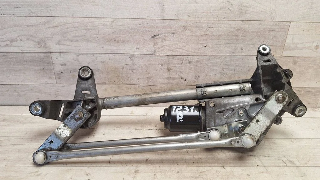 Front wiper linkage and motor