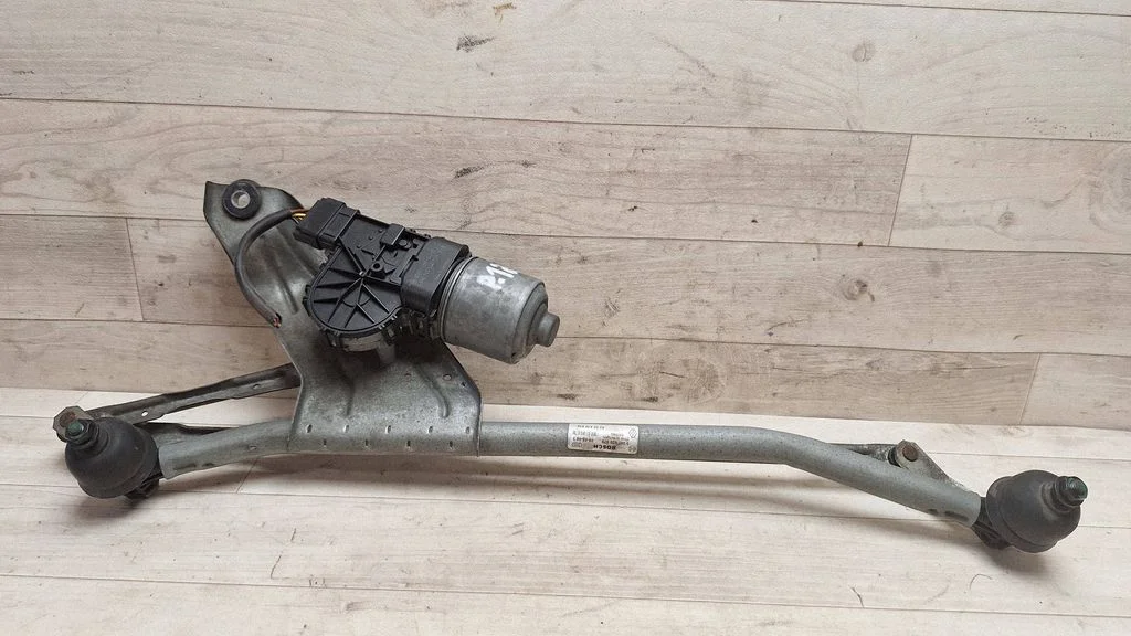 Mechanizm wycieraczek z silniczkiem 3397020879 – Dacia Sandero (2008-2012)