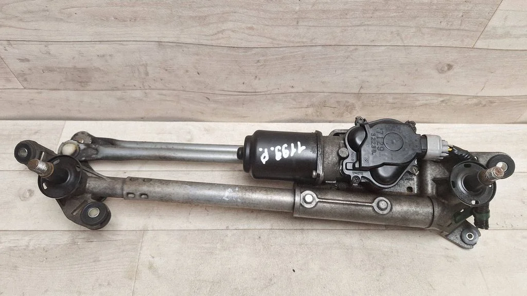 Front wiper linkage and motor
