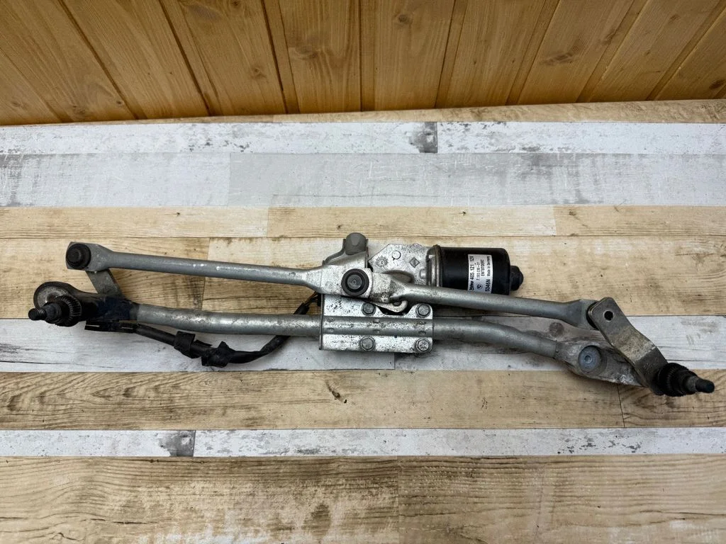 Front wiper linkage and motor – BMW 1 Series E81 E87 (2004-2011)