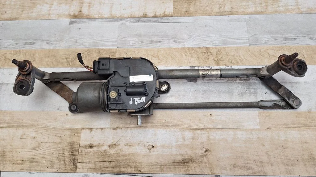 Front wiper linkage and motor – Volkswagen Jetta V (2005-2010)