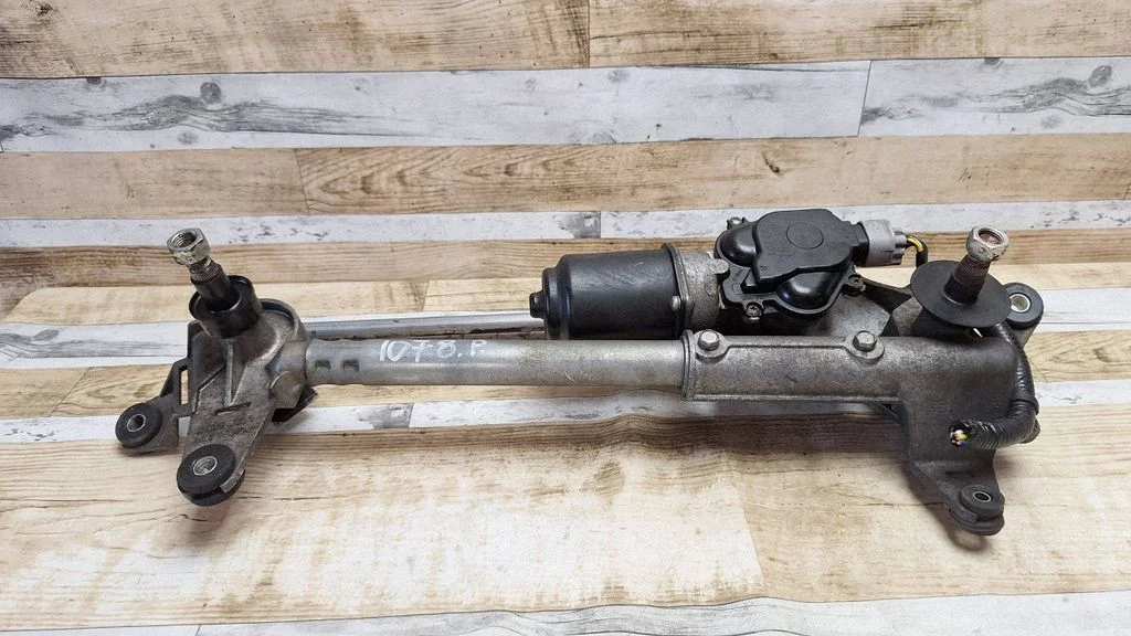 Front wiper linkage and motor 32201