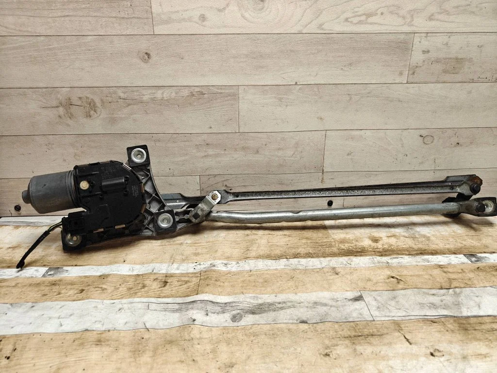 Front wiper linkage and motor 0390241924 – Volvo C30 (2007-2010)